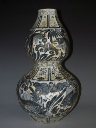 Fine Chinese Blue & White Porcelain Fish Grand Vase photo