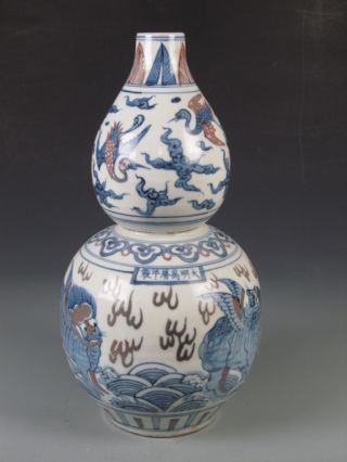 Fine Chinese Blue & White Underglaze Red Porcelain People Guava Vase photo