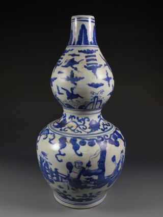 A Stunning Chinese Blue And White Porcelain Gourd Vase photo