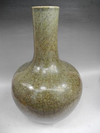 Chinese Monochrome Glaze Porcelain Vase photo