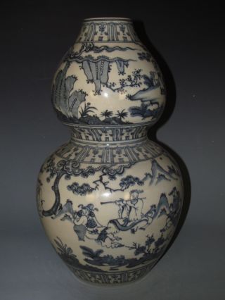 Fine Chinese Blue & White Porcelain Grand Vase photo
