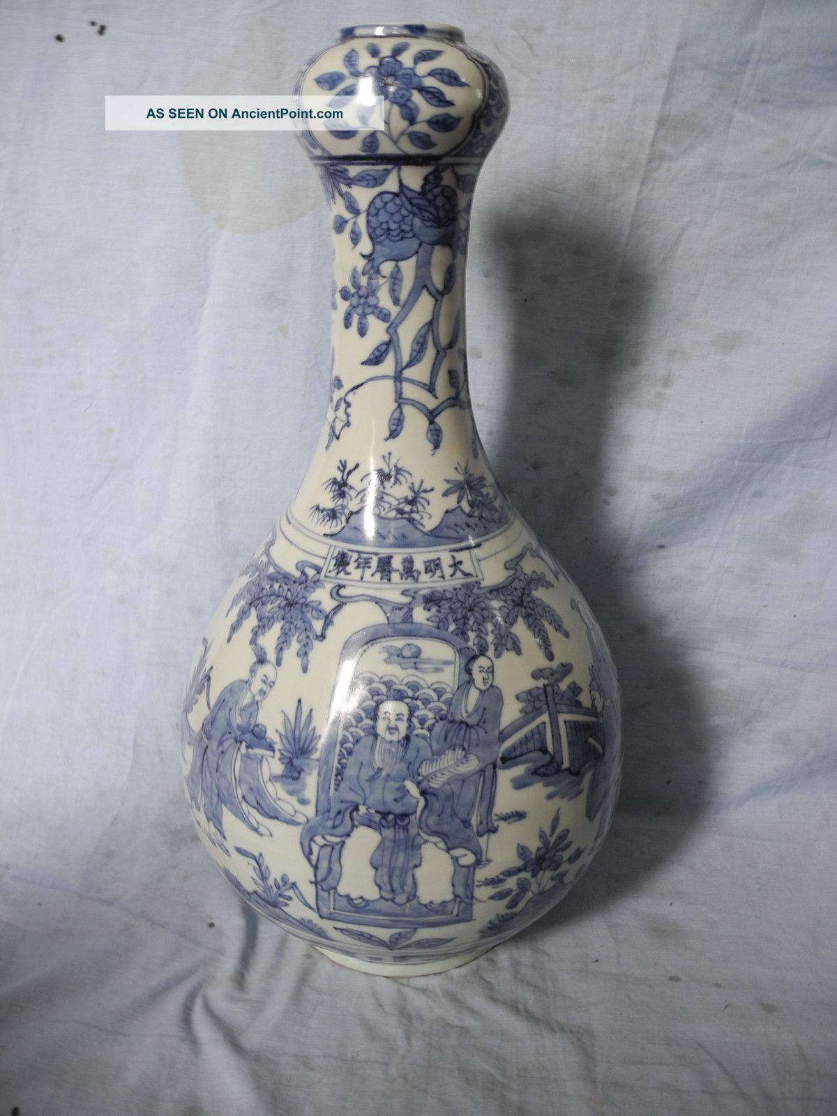 Blue & White Persons Porcelain Vase Mark Vases photo