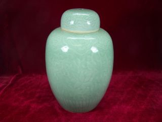 Chiense 19th Century Decorated Celadon Cover Jar (yong Zheng Mark) J8109 photo