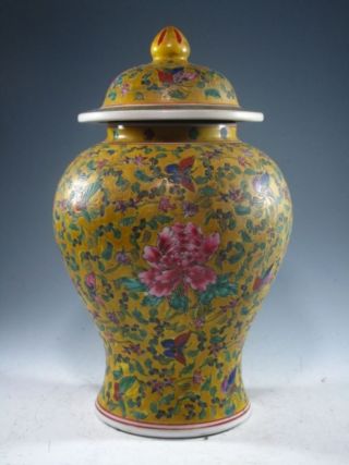 Excellen Antique Chinese Porcelain Jar W.  Lid photo