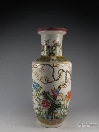 A Fine Chinese Famille Rose Porcelain Vases photo