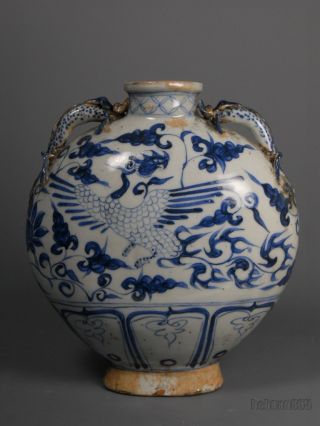 A Stunning Chinese Blue And White Porcelain Flat Vase photo