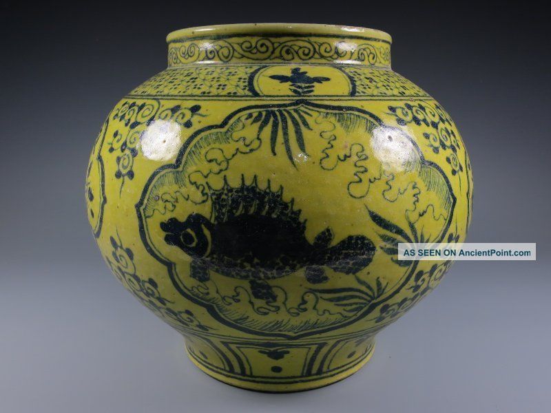 A Fine Chinese Yellow Porcelain Jar Pot Vases photo