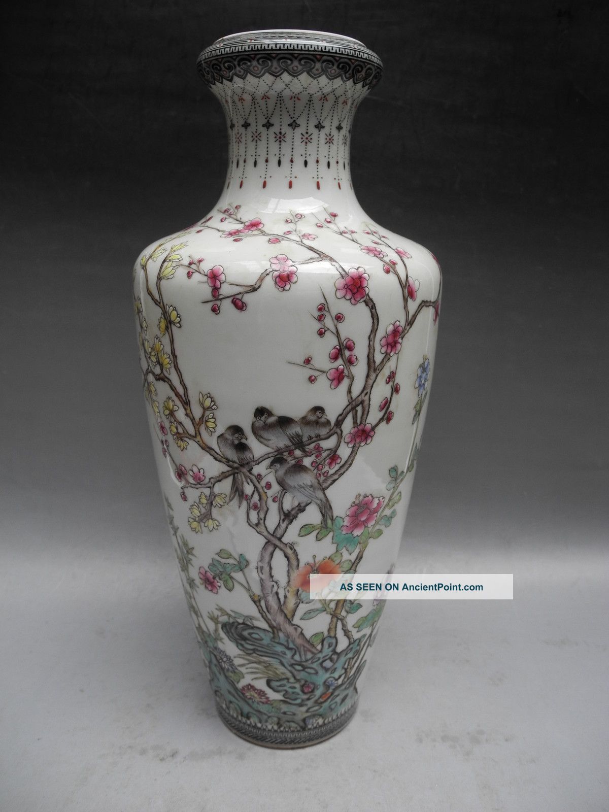 Famille Rose Flower Bird Porcelain Vase Vases photo