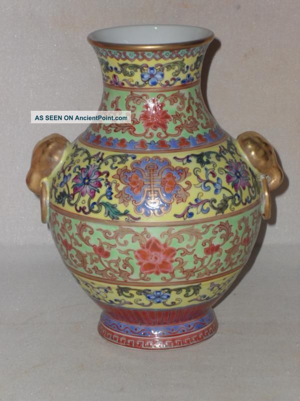 Chinese Famille Rose Gold Porcelain Lotus Scroll Vase Vases photo