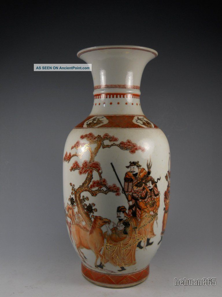A Fine Chinese Famille Rose Porcelain Vases Vases photo