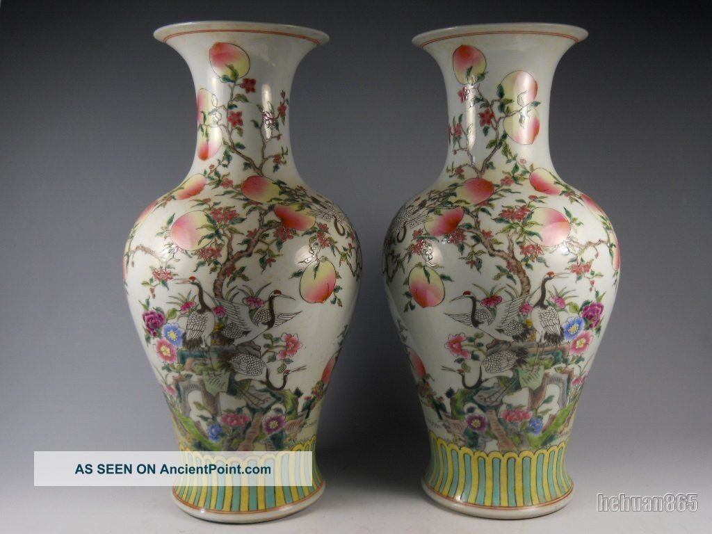 A Pair Fine Chinese Famille Rose Porcelain Vases Vases photo