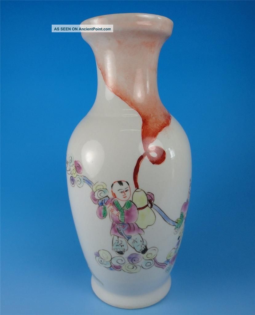Chinese Porcelain - - A Famille Rose Vase Vases photo