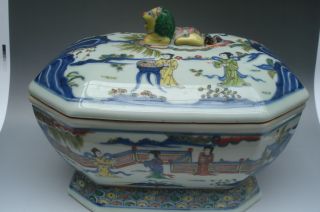 Famille Rose Persons Porcelain Tureen photo