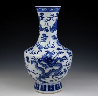 Vintage Blue And White Porcelain Five Dragon Vase Of Chinese Antique Cing Dy18th photo