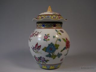 Chinese Famille Rose Porcelain Pot With Cover photo