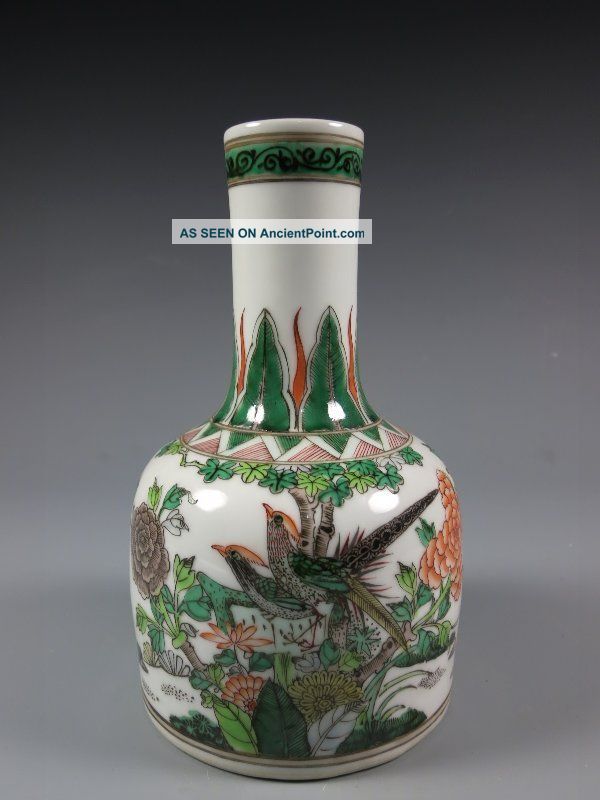 A Stunning Chinese Wucai Porcelain Vase Vases photo