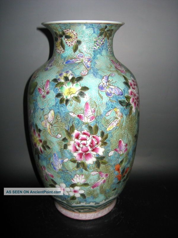 Chinese Brilliant Famille Rose Porcelain Flower Vase Vases photo