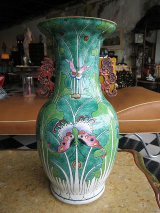 Antique Qing Dynasty Chinese Export Porcelain Vase Famille Verte & Butterflies photo