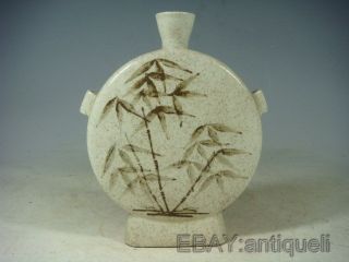 Corea Porcelain Vase photo