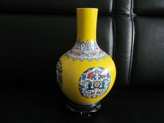 Yellow Chinese Painting Porcelain Vase Exquisite Style photo