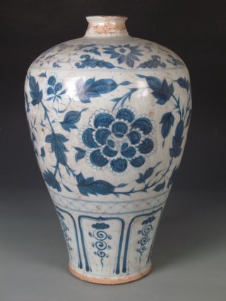 Fine Chinese Fantastic Blue & White Porcelain People Vase photo