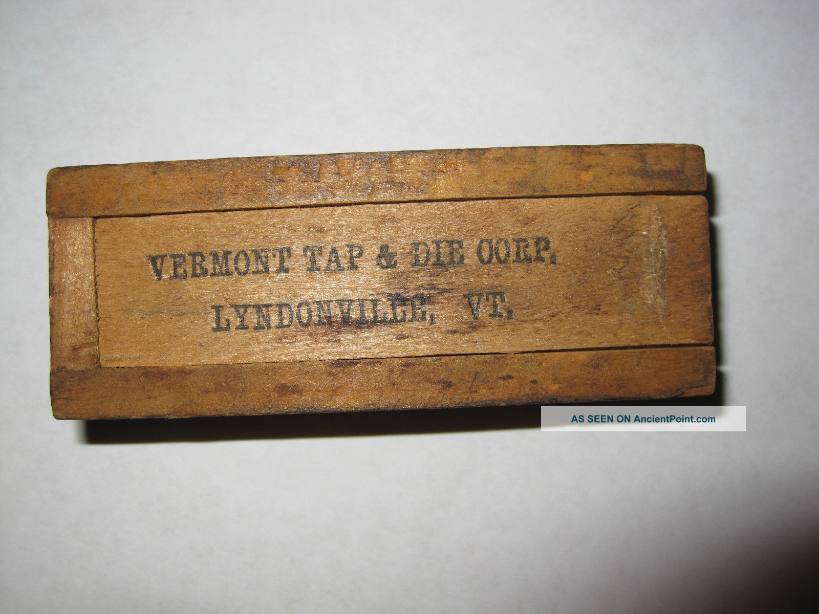 Antique Vintage Vermont Tap And Die Corp.  Lyndonville,  Vt Dovetailed Wooden Box Boxes photo