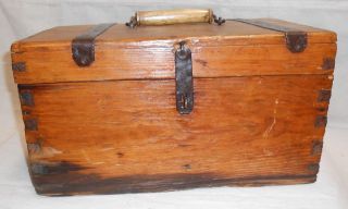 Outstand Early American Primitive Hand Crafted,  Dovetailed Handled Box photo