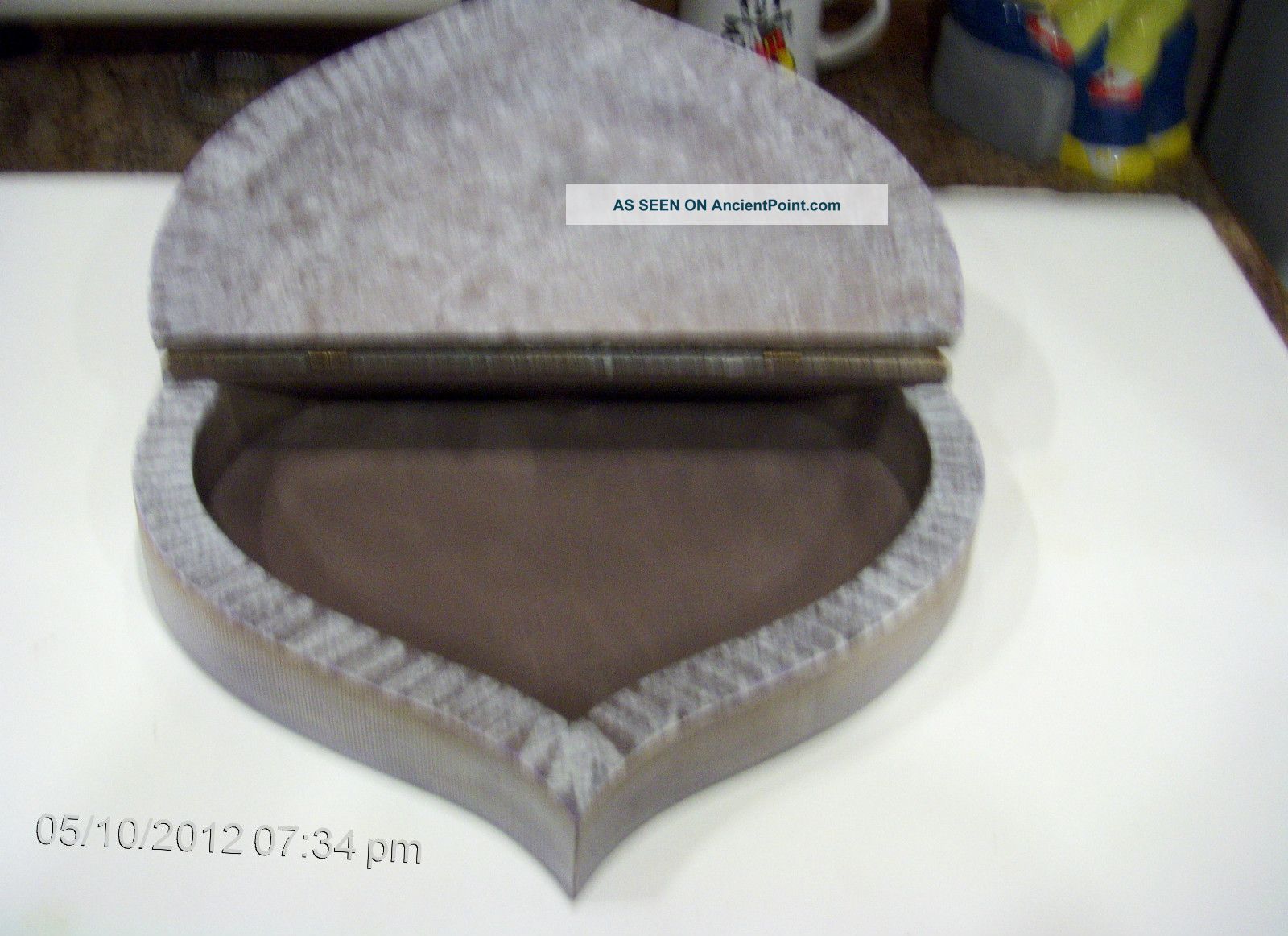  Wood Heart Box W Carved Swans - Antiqued W Hinged Lid - Boxes photo 3