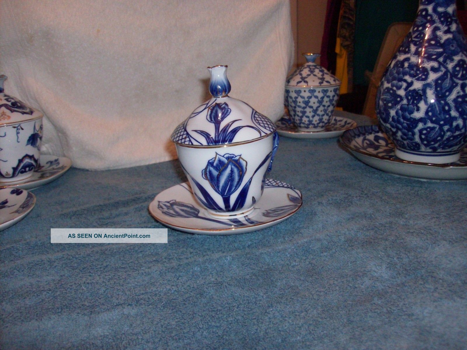 Teacup/w Lid Hand Painted Blue Rose And Gold Trim (bombay) Cups & Saucers photo