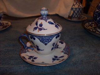 Teacup/w Lid Hand Painted Blue Rose Buds And Gold Trim (bombay) photo