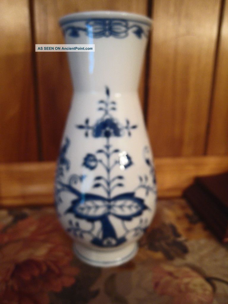 19th Cent.  Meissen Vase - 9in Vases photo