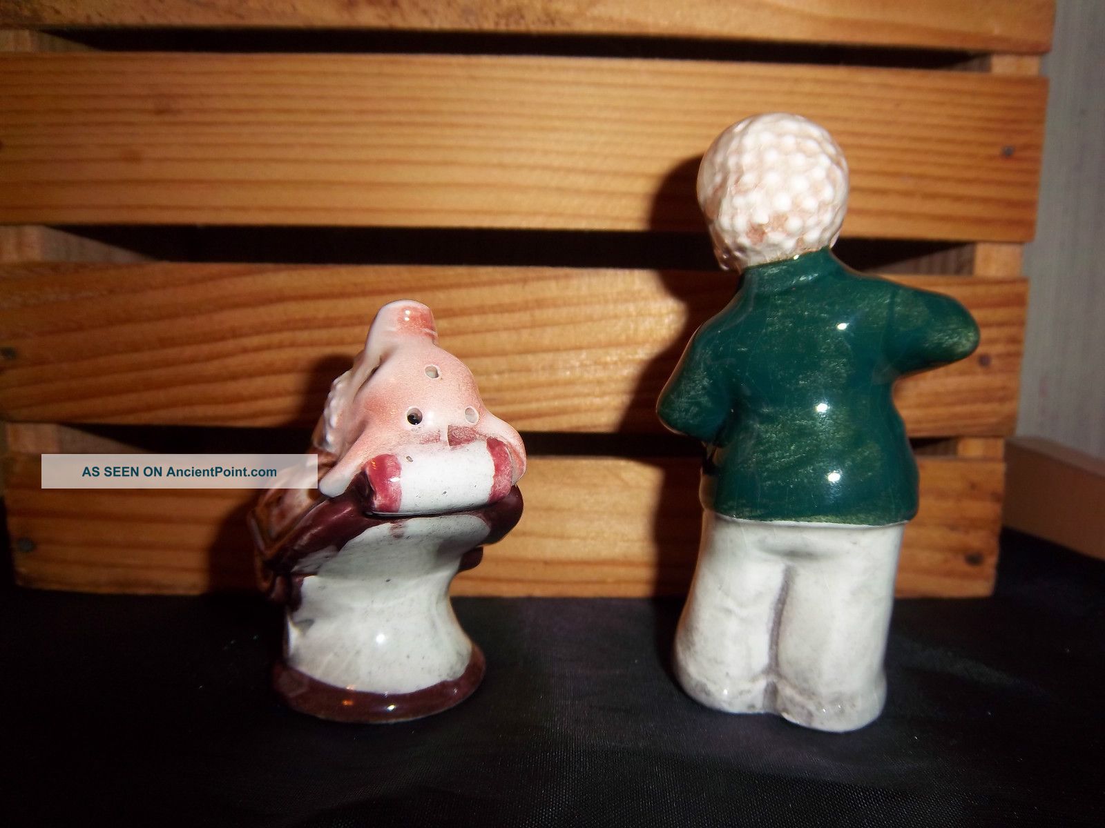 Vintage Salt Pepper Shaker Made In Japan Barber Shaving A Pig