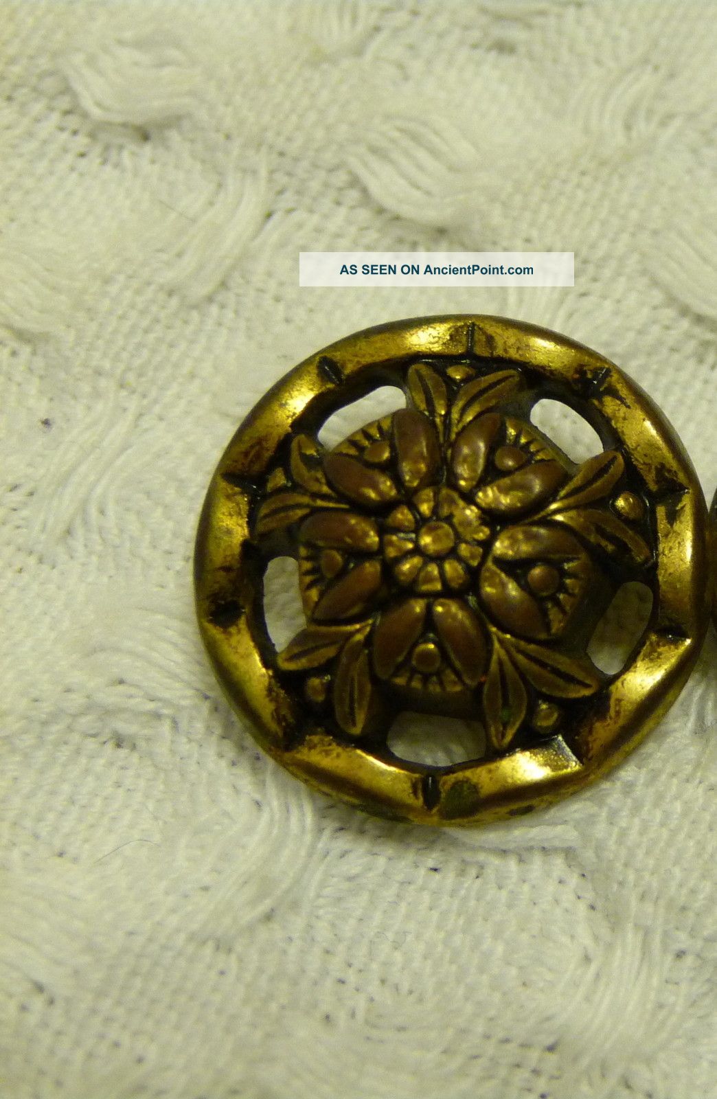 Victorian Picture Button 6 Stylized Daisies Round Brass?.  75 
