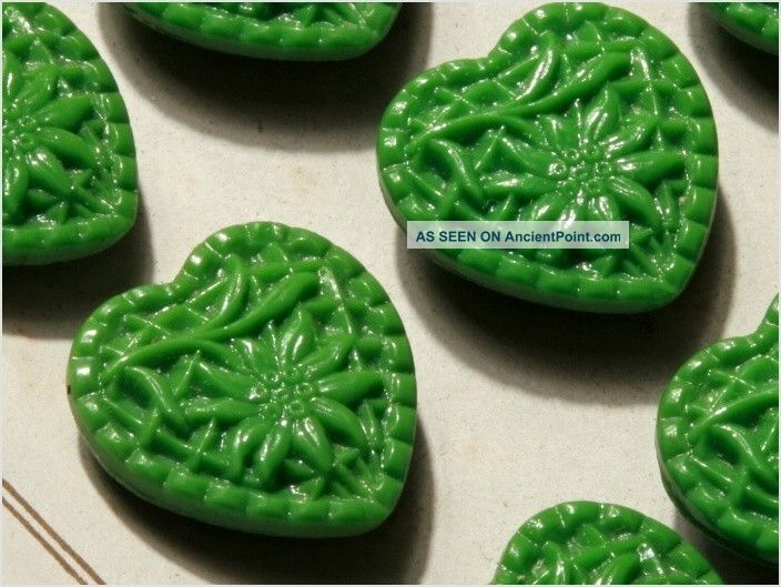 Card (24) 20´s 18 Mm Vintage Czech Green Floral Edelweiss Heart Glass Buttons Buttons photo