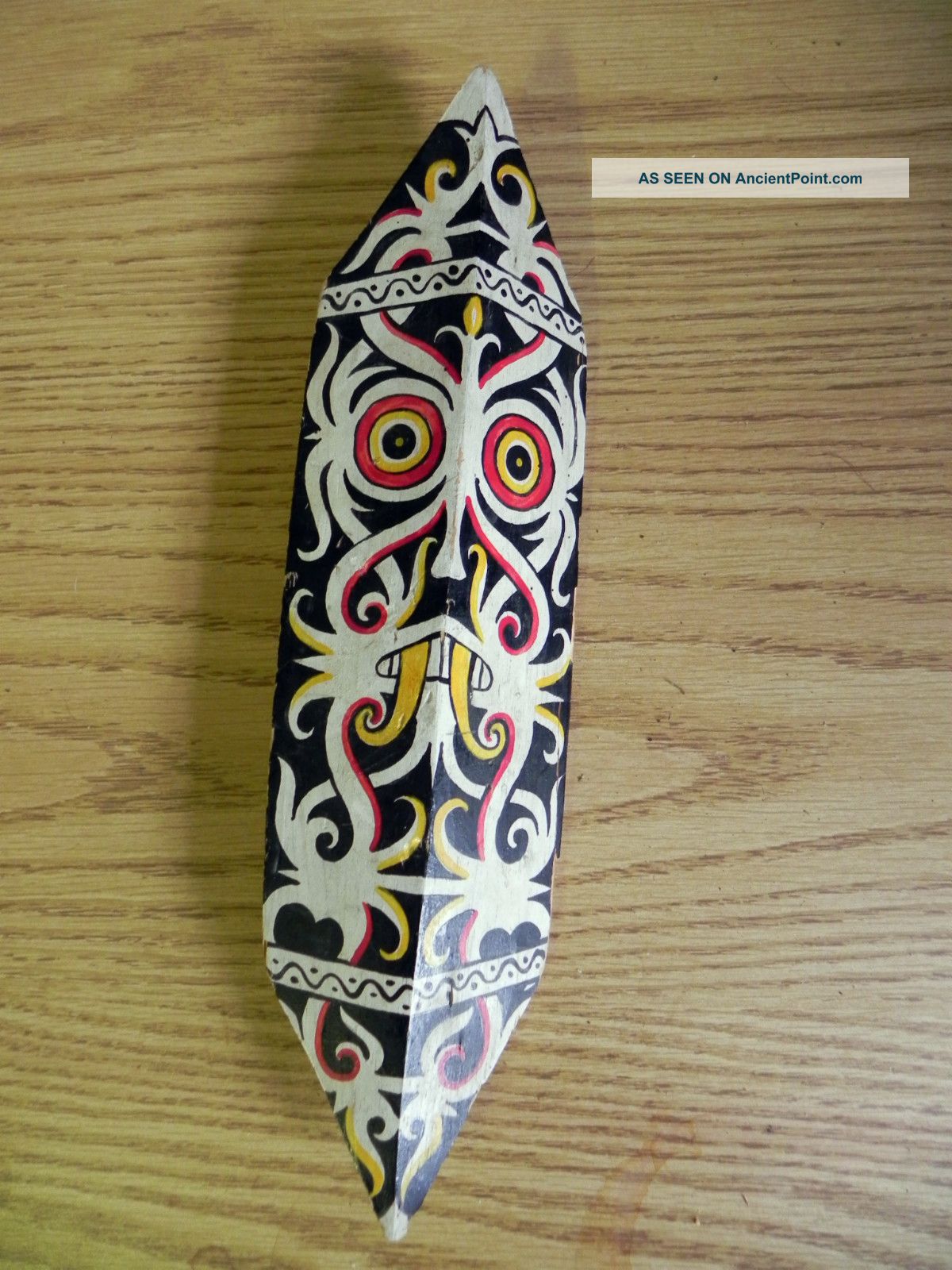 Lovely Miniature Vintage Hand Painted Dayak Shield From Borneo In Good Cond Pacific Islands & Oceania photo