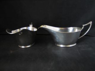 Pair Of Victorian Solid Silver Sauce Boats By Walker & Hall - Sheffield - 1938 photo