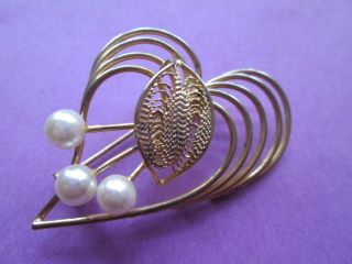 Vintage Brooch Gold Tone Filigrée And Faux Pearl photo