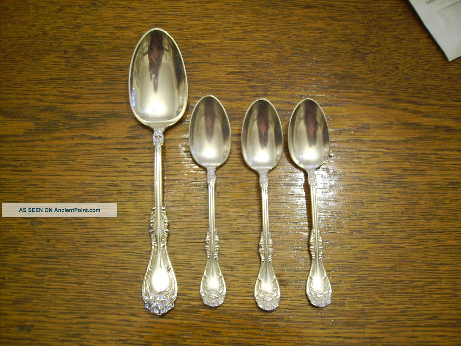 Rogers 1901 Hanover 3 Teaspoons & 1 Table Serving Spoon Oneida Silverplate Oneida/Wm. A. Rogers photo