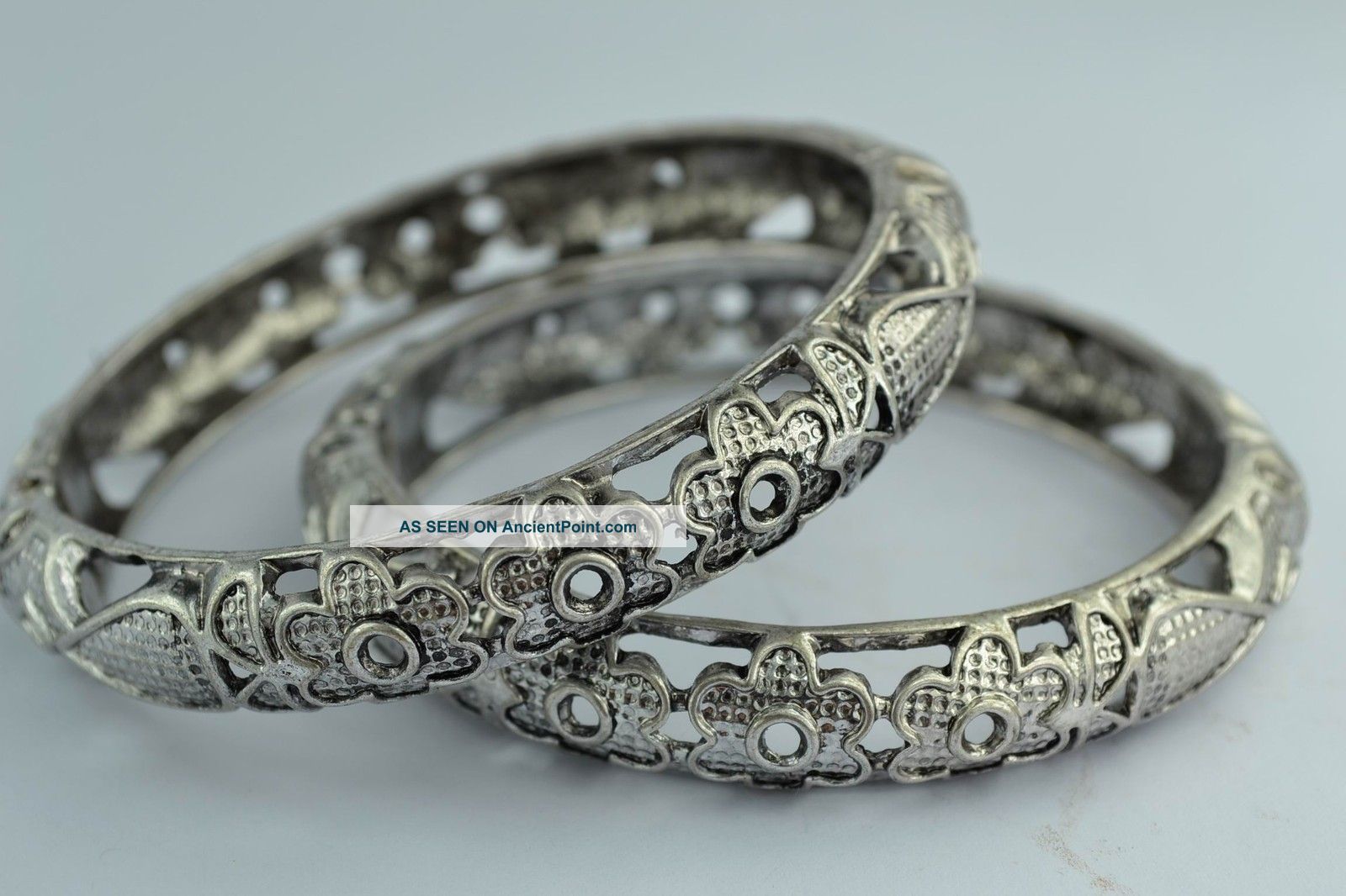 Asian Old Collectibles Decorated Handwork Tibet - Silver Flower Pair Bracelet Uncategorized photo