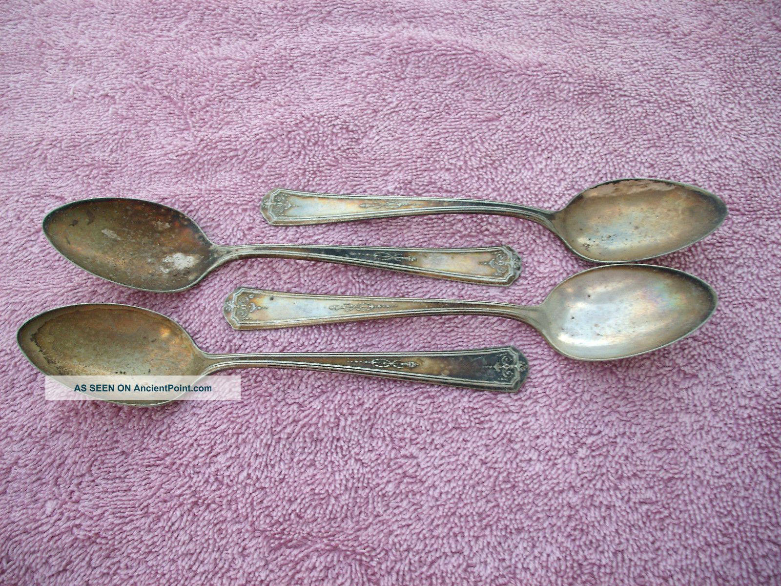 4 Teaspoons Tudor Plate 1924 Queen Bess Oneida Community Made,  Tarnished Oneida/Wm. A. Rogers photo