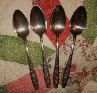 Set Of 4 Vintage Soup Spoons Wm Rogers & Son Is Primrose 1952 photo