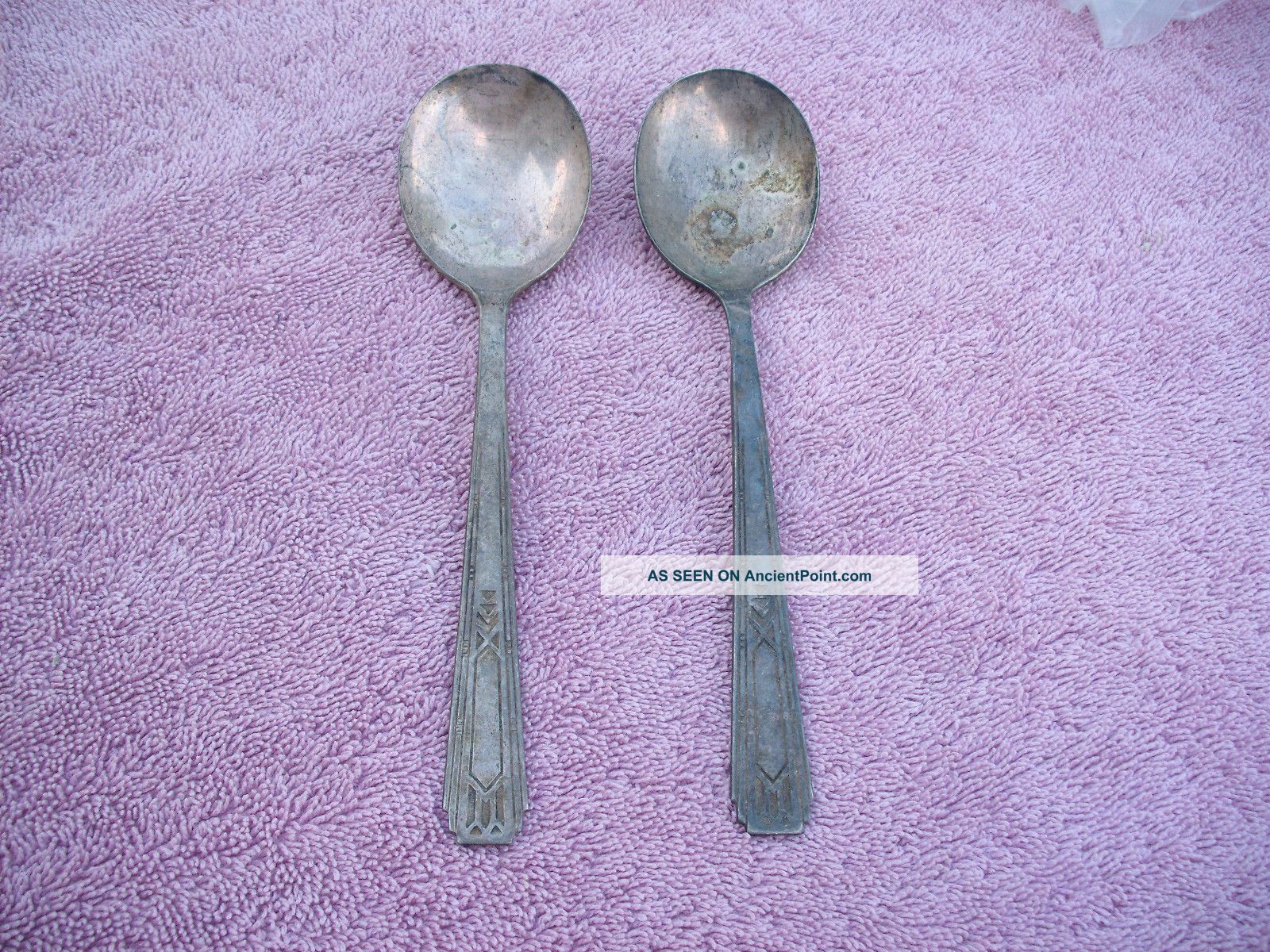 2 Serving Spoons Tudor Plate 1932 Friendship Medality Oneida Community Tarnished Oneida/Wm. A. Rogers photo