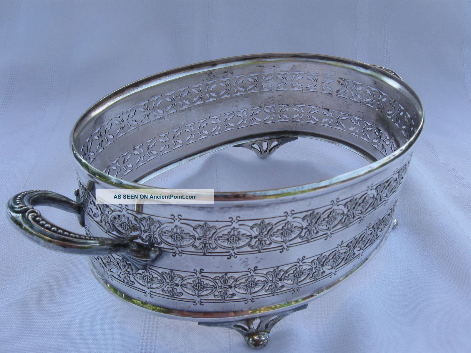Charming Oval Pierced Silver Plated Bread Basket Epns B.  P.  Co Baskets photo