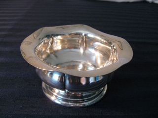 Antique Meriden B.  Co.  Silver Plate Bowl With Fluted Lip Pin Tray Or Key Keeper photo