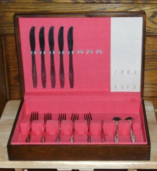 Rogers Is Cutlery Co Stainless,  Case,  13 Pc,  Silverware,  Vintage,  Leaf Pattern,  Lovely photo