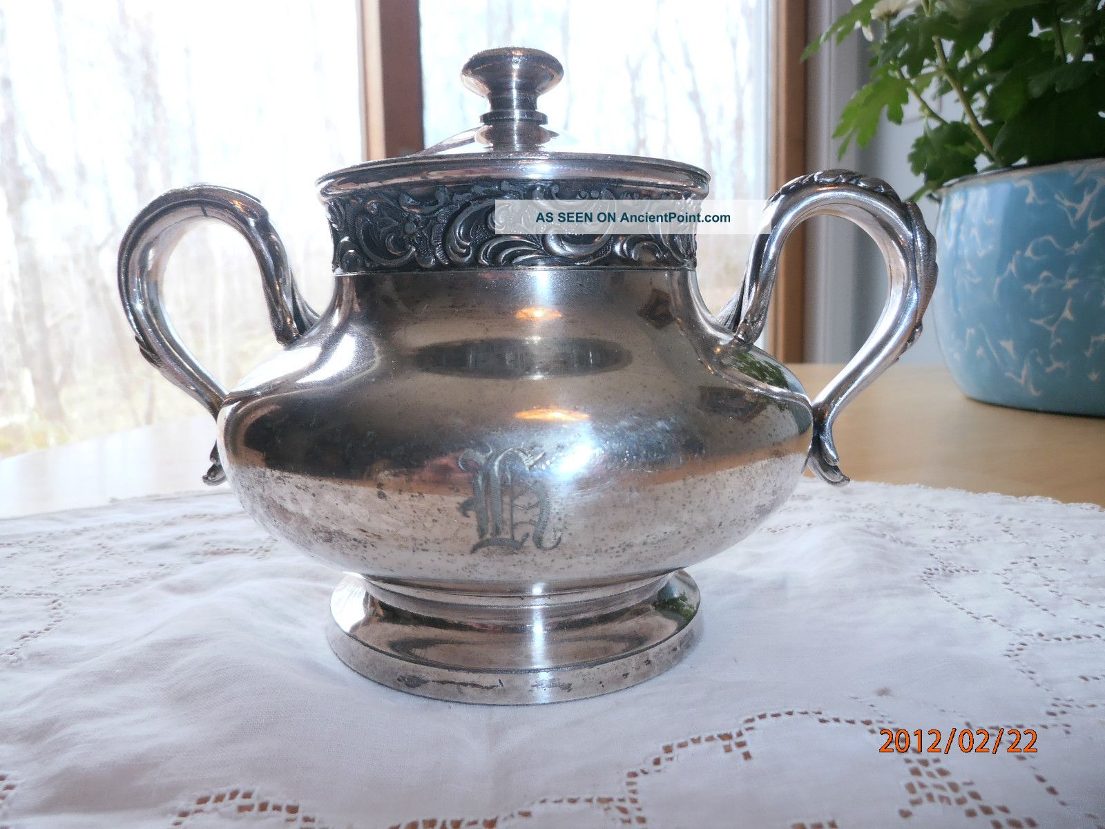 Antique Vtg Meriden Quadruple Silver Plate Ornate Sugar Bowl W Lid Monogram 2003 Creamers & Sugar Bowls photo