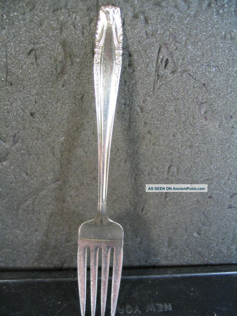 Wallace Sterling Stradivari Salad Fork 6 1/4 
