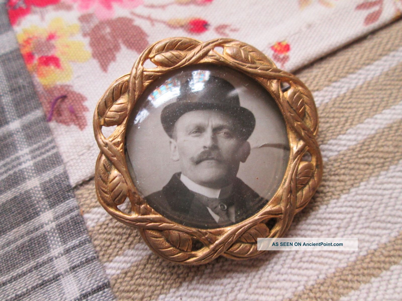 Antique Brooch Art Nouveau With Old Man With Hat Other photo