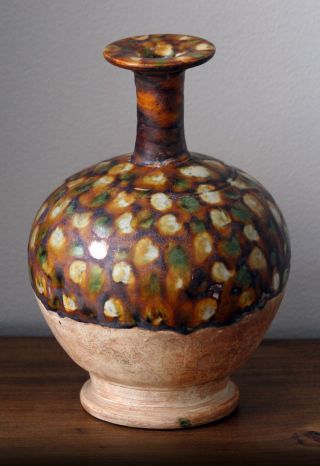 Antique Chinese Tang Dynasty Pottery Vase photo