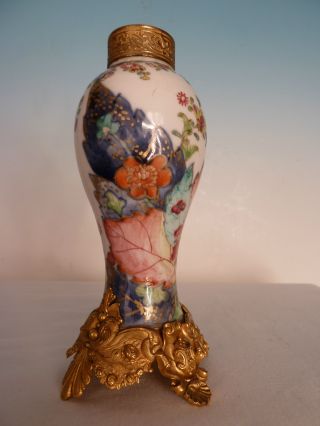 A Fantastic Quality 18th Century Chinese Tobacco Leaf Fam.  Rose Vase photo